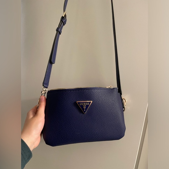 Gorgeous blue Guess bag - Picture 12 of 14